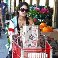 Vanessa Hudgens goes shopping for groceries at Trader Joe | Picture 88431